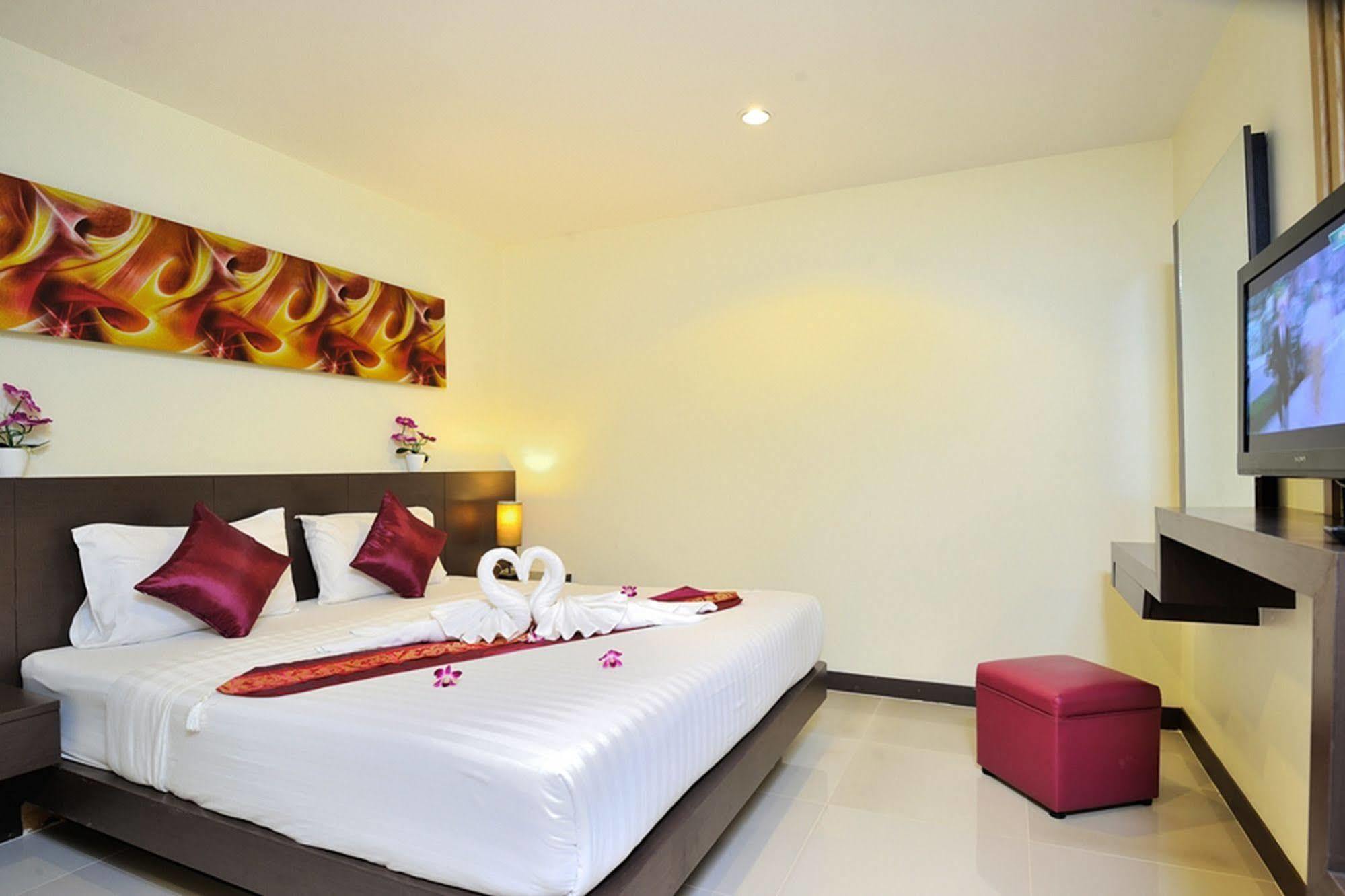 Pimrada Hotel Patong Ngoại thất bức ảnh