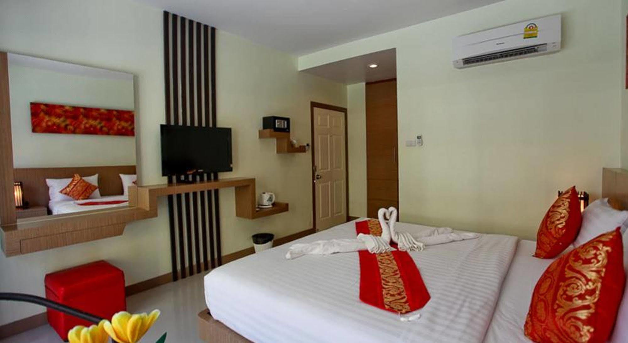 Pimrada Hotel Patong Ngoại thất bức ảnh